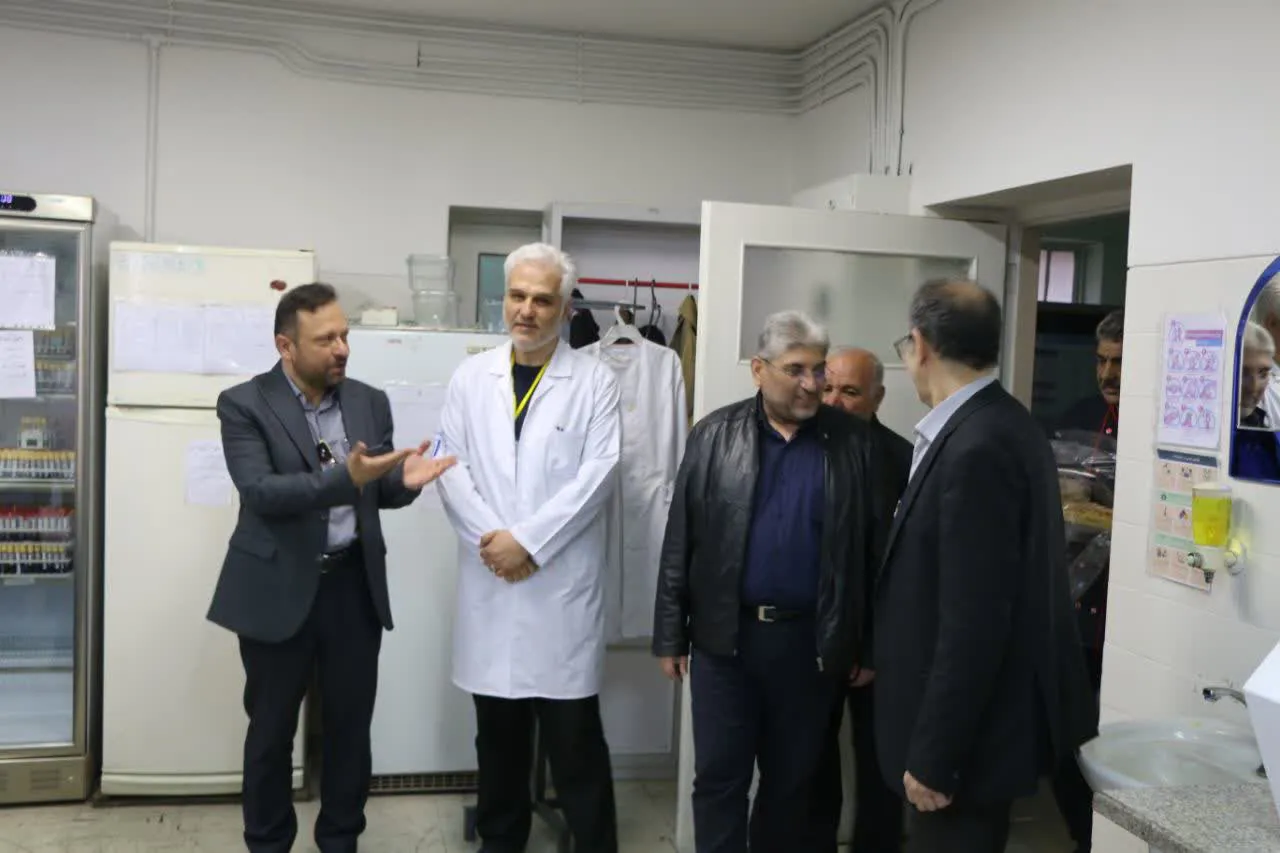 بازدید معاون درمان دانشگاه از مدیریت امور آزمایشگاه‌های استان و تبریک روز آزمایشگاه